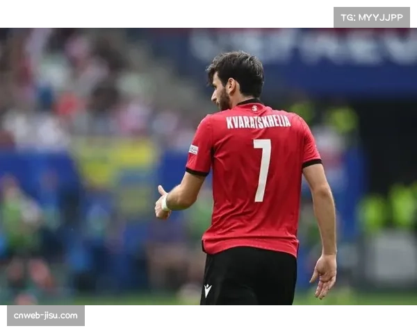 克瓦拉茨赫利亚边路突破,巴黎进攻多样性展现 克瓦拉茨赫利亚边路突破,巴黎进攻多样性展现